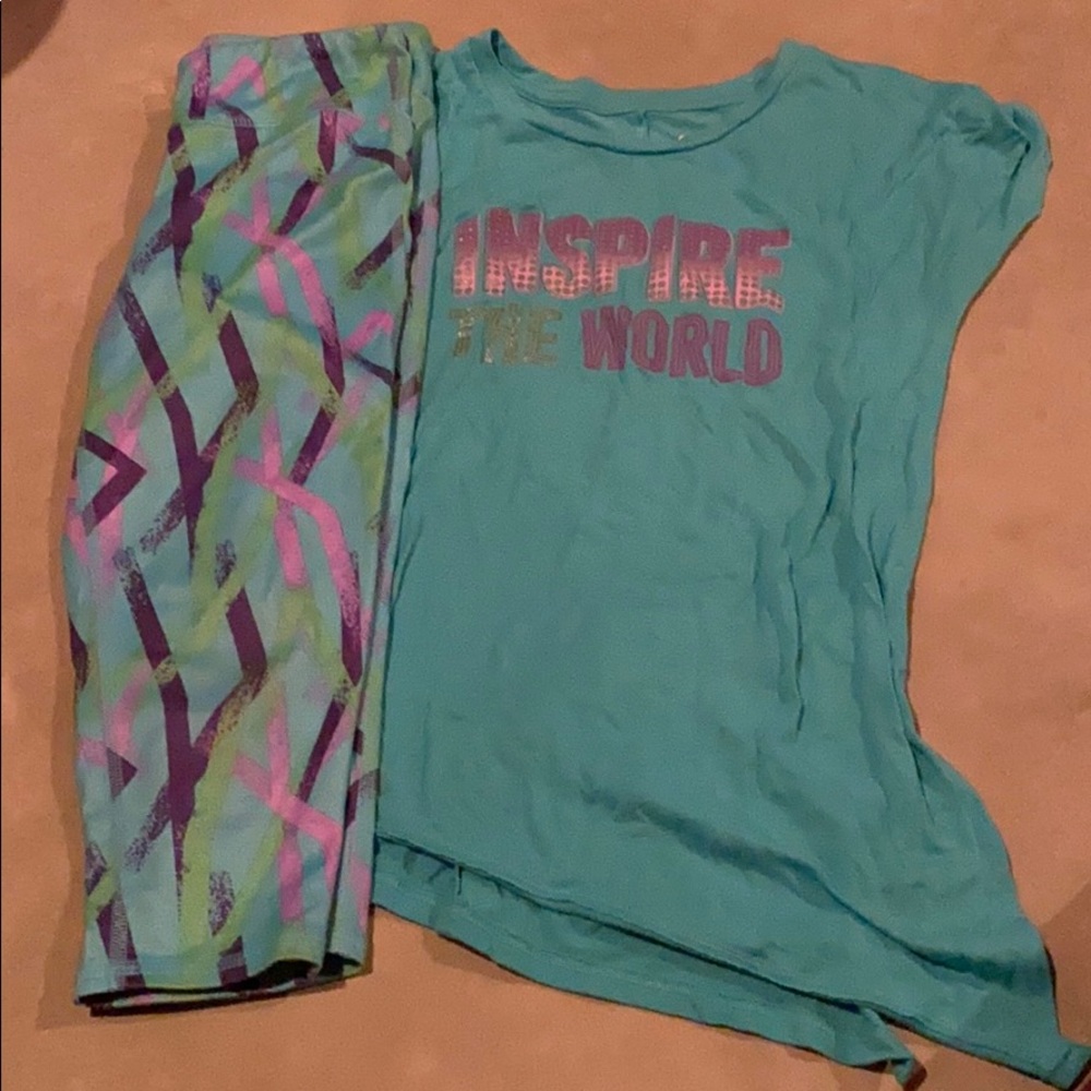Athletic Capri and Shirt Set Like New Size 7/8